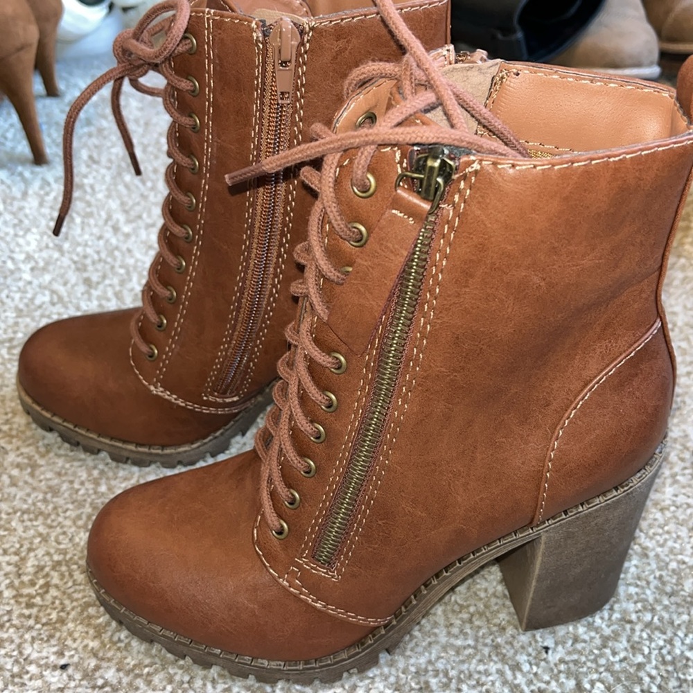 Heeled booties - Picture 2 of 2